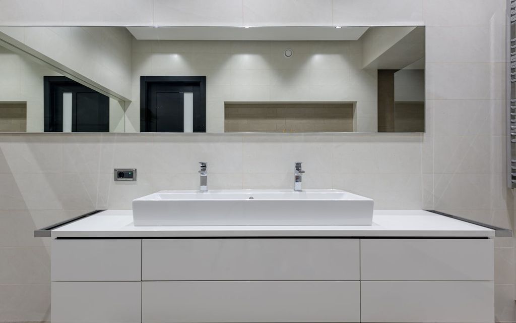 Meuble vasque dans une salle de bain