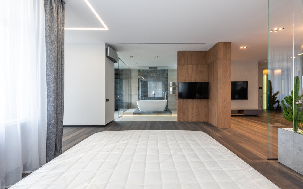 Suite parentale avec salle de bain ouverte sur la chambre