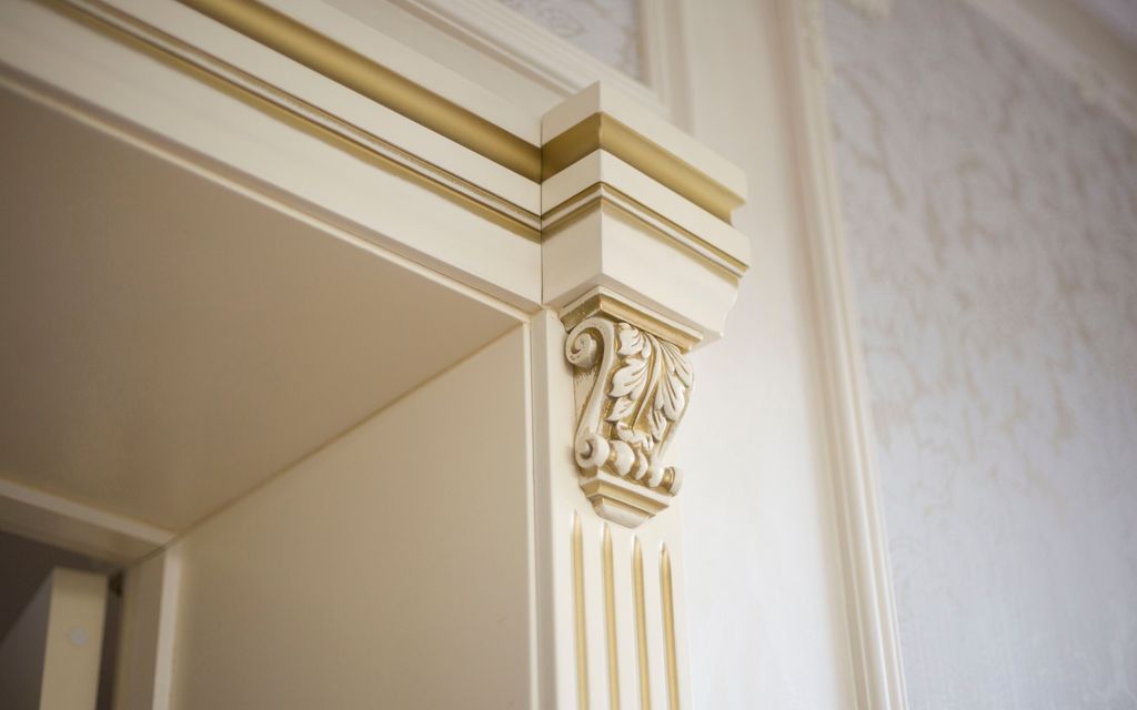 Angle de mur proprement fini avec une baguette de finition